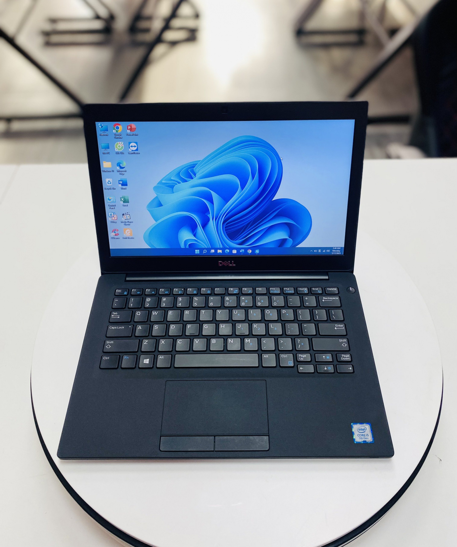 ưu điểm laptop dell nổi dịa trung