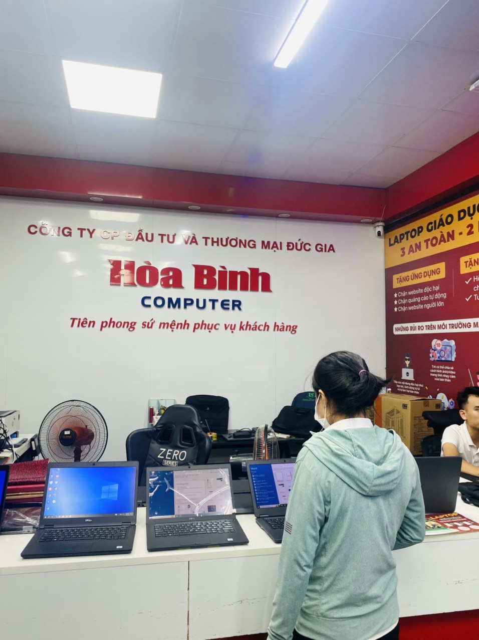 Địa chỉ mua màn hình laptop gaming