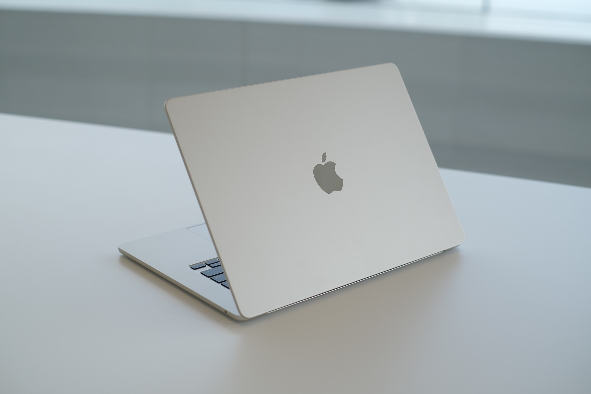 Thương hiệu máy tính xách tay Apple (Macbook) 