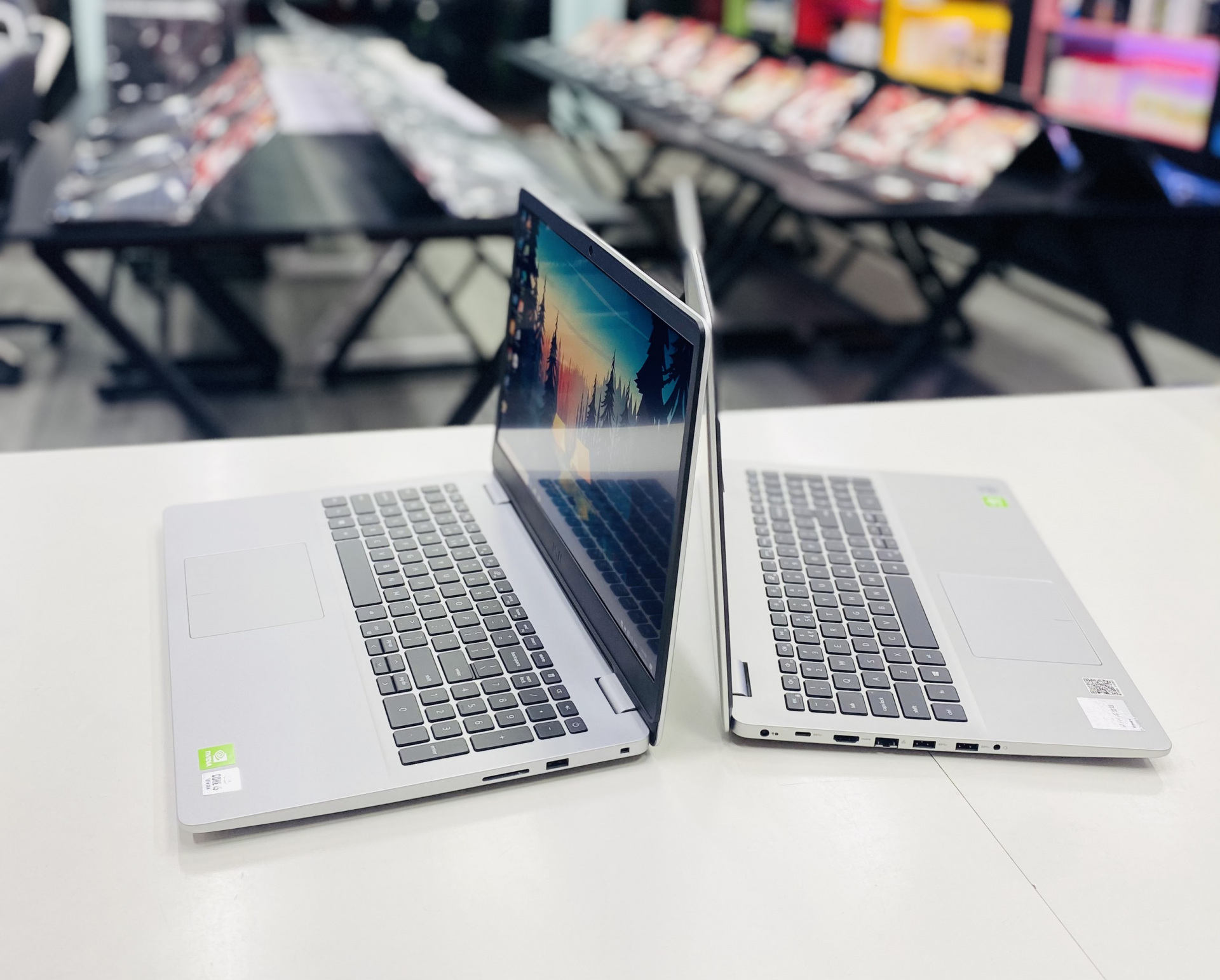 tiêu chí để so sáng các hãng laptop