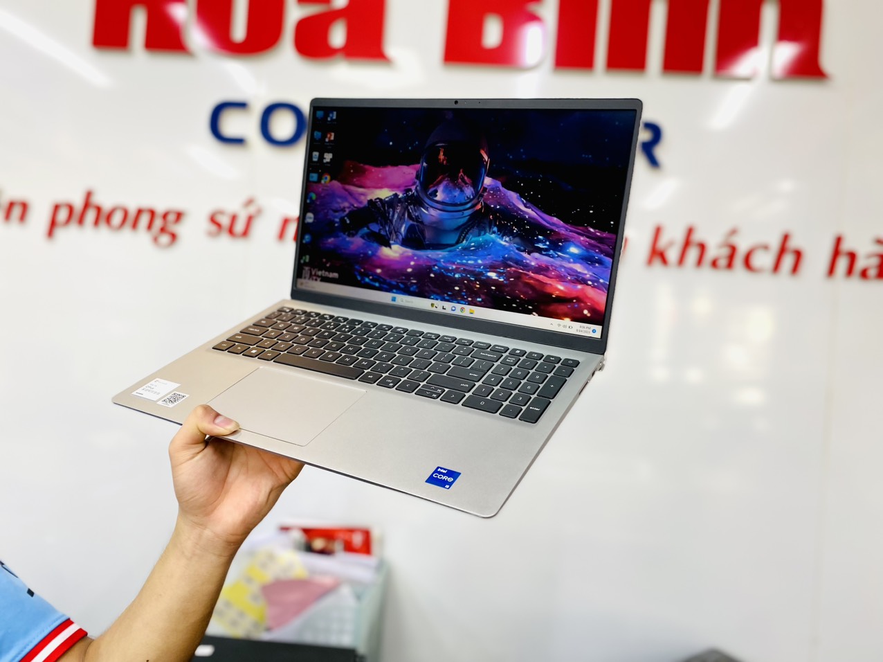 laptop dell kích thước lớn