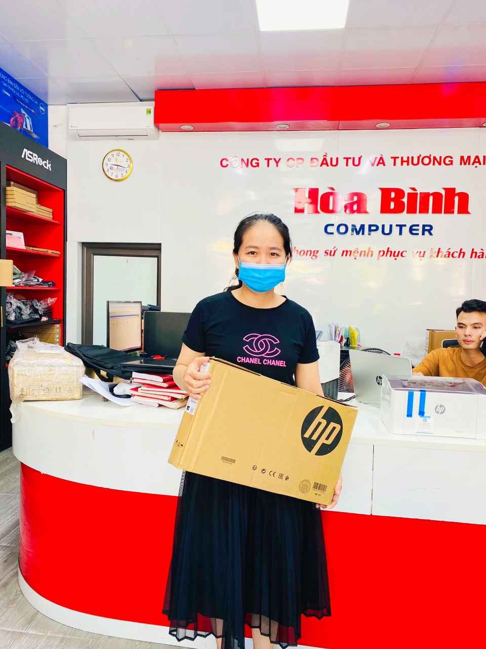 Mua laptop tại Hòa Bình Computer