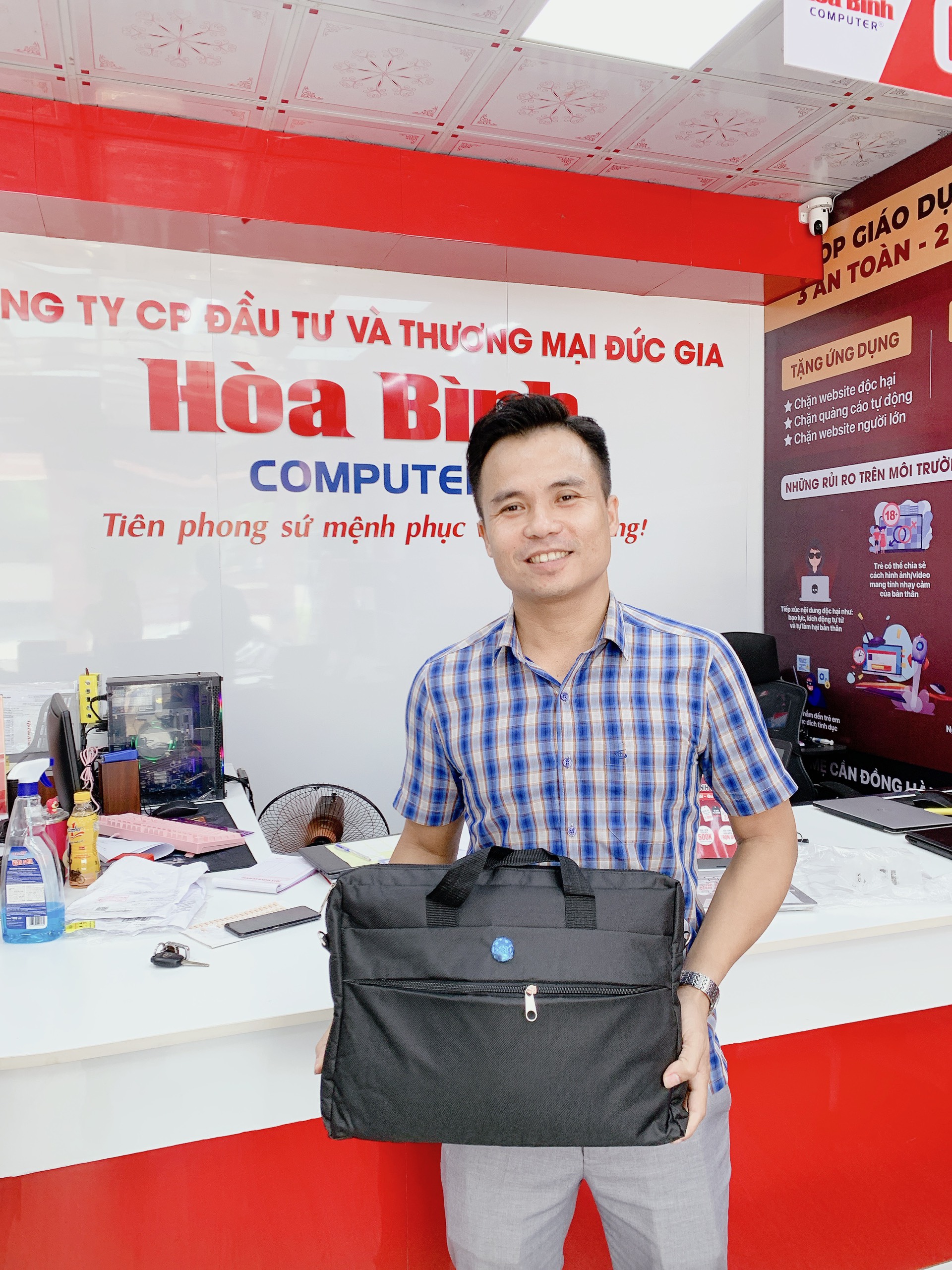 Mua laptop tại Hòa Bình Computer