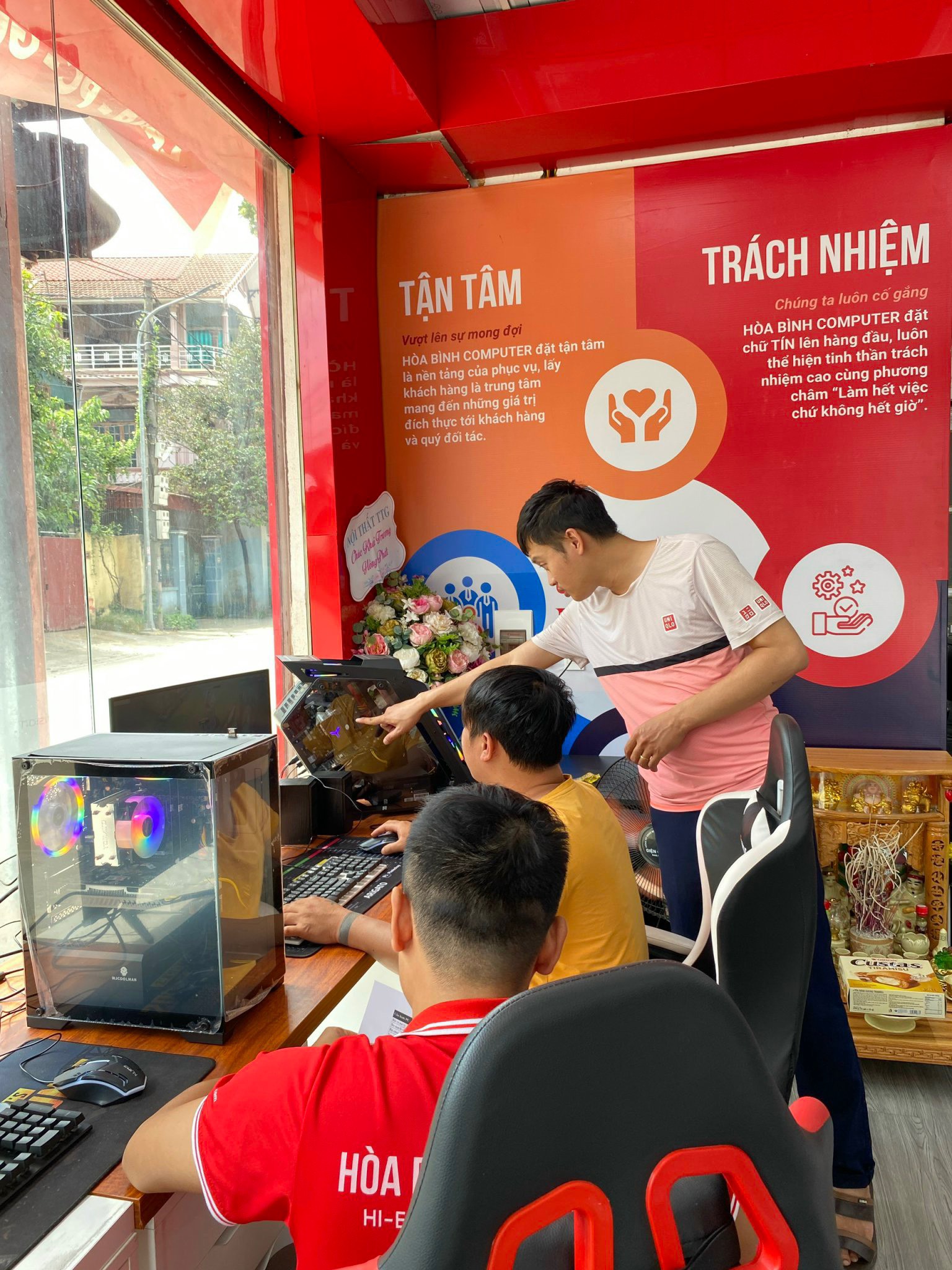 màn hình cong 32 inch tại hòa bình computer