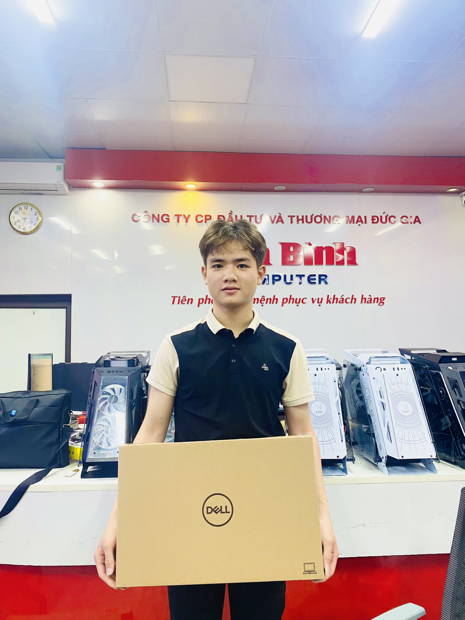 Mua laptop tại Hòa Bình Computer